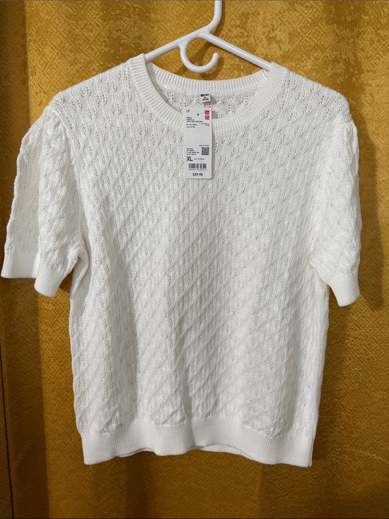 Uniqlo Sweaters - Uniqlo White Short Sleeve Crewneck Knit Top